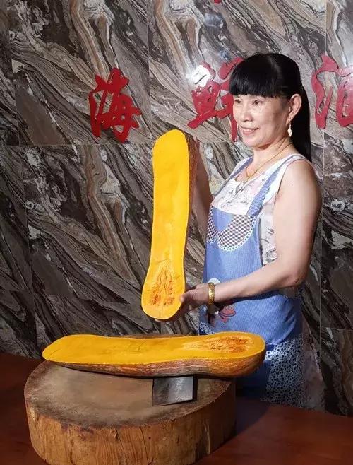 種南瓜竟然種出“麻煩”了，瓜販搶購，電視臺記者也趕來了